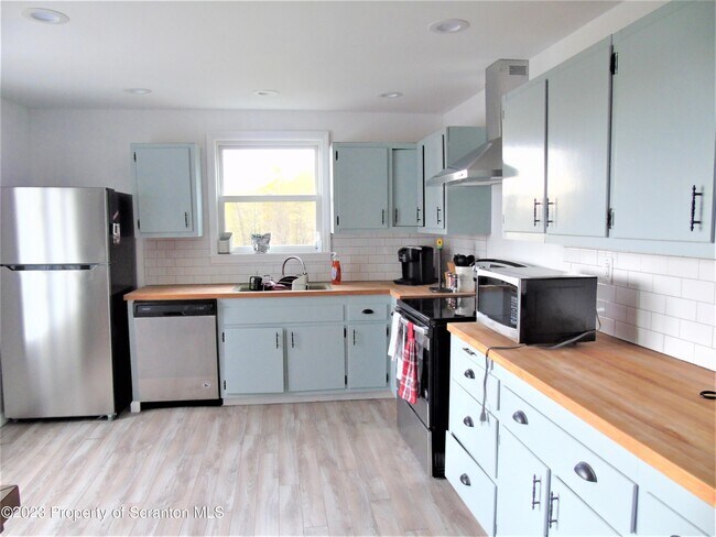 Foto del edificio - 571 Spring Hill Rd