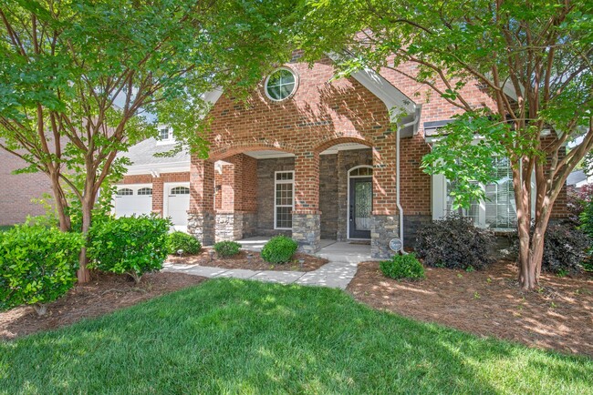 Building Photo - Gorgeous 4 Bedroom Home Off Carmel Road!