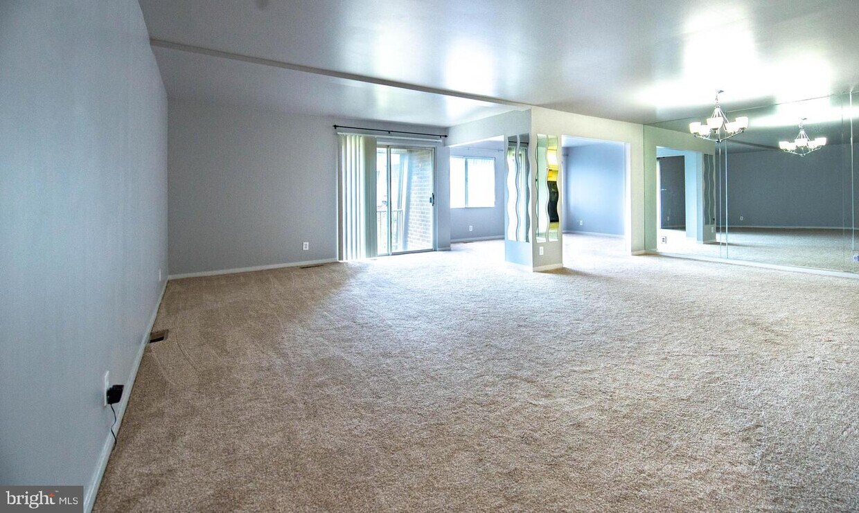 Primary Photo - 35 Stonehenge Cir