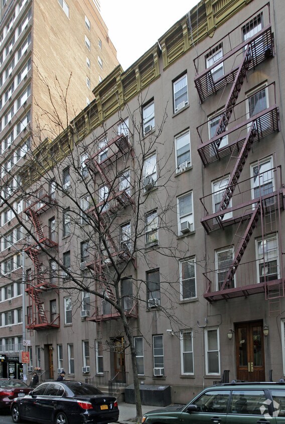 Foto principal - 348 East 65th Street
