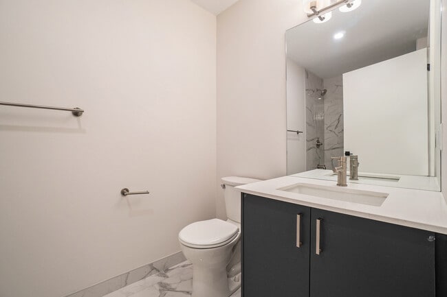 Building Photo - 404 Eden Av