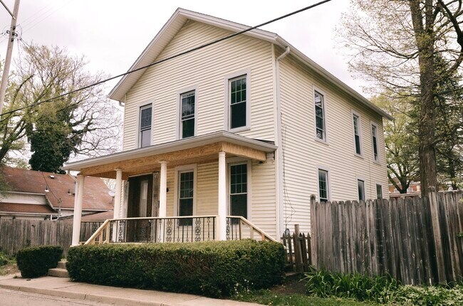 Building Photo - 207 S Walnut St