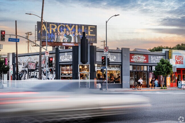 Mar Vista has a rich culture with nightlife, shops, restaurants, and more.