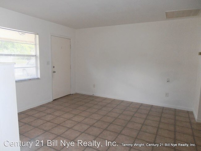 Building Photo - 38802 6th Ave