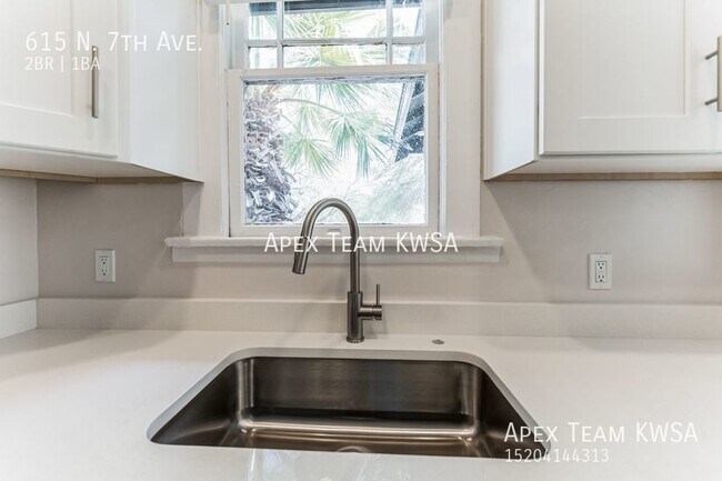 Building Photo - $1445- Gorgeous Newly Remodeled 2 Bed | 1 ...