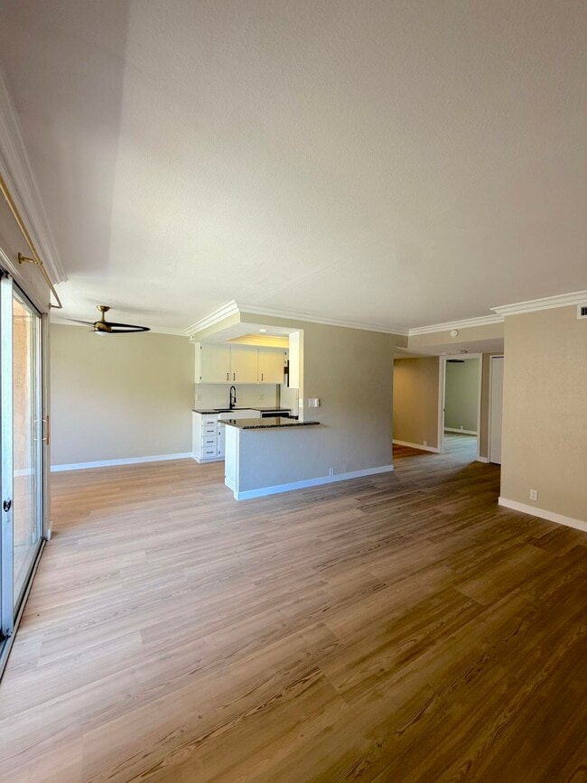 Building Photo - 400 N Sunrise Way