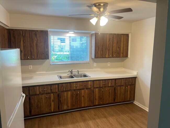 Foto del edificio - Manitou Lake Apartments