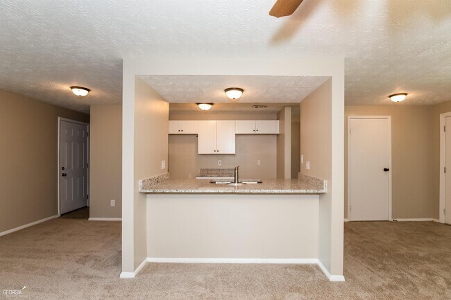 Building Photo - 5372 Tracey Dr