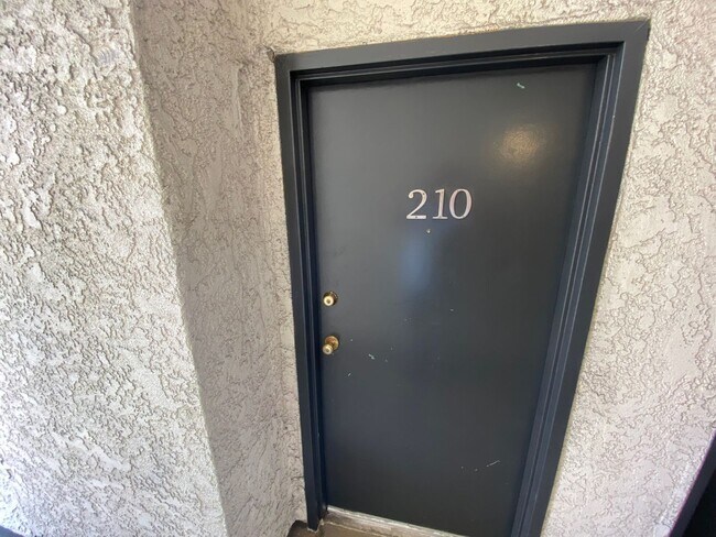 Foto del edificio - 3715 S Canfield Ave