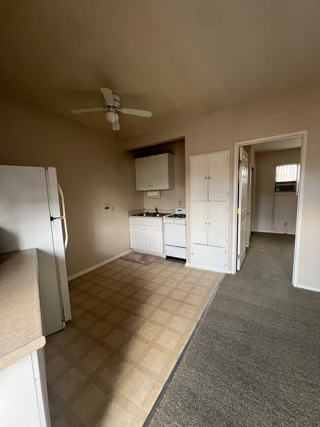Foto del edificio - 5822 Kingman Ave