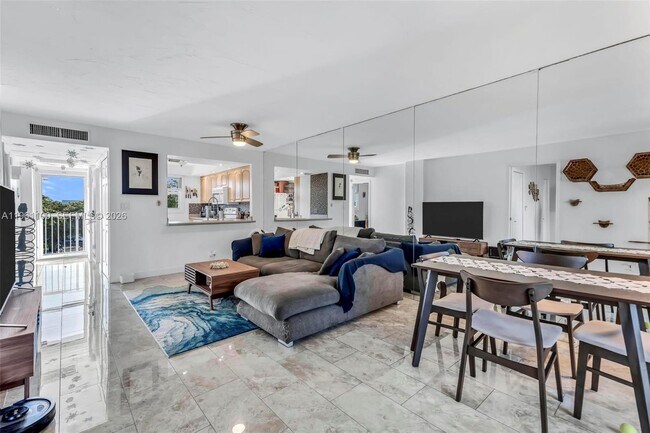 Building Photo - 120 Royal Pk Dr