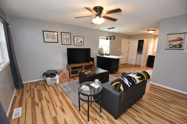 Building Photo - Updated ranch style home in McKinley Terrance