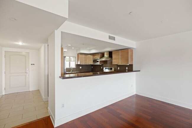 Building Photo - Armacost Bella by Wiseman