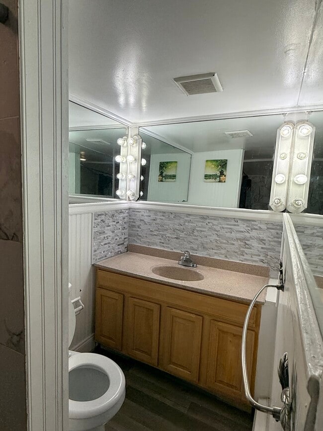 Building Photo - 84 Thorndike St