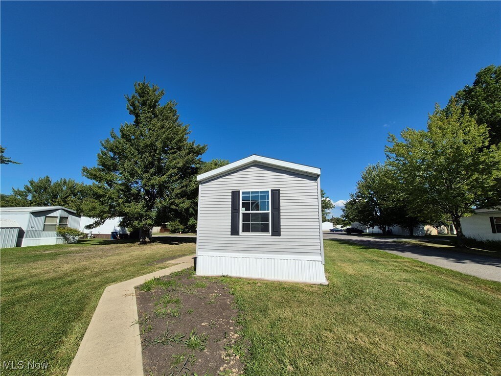 105 Brenthaven St Elyria, OH 44035 – photo 1
