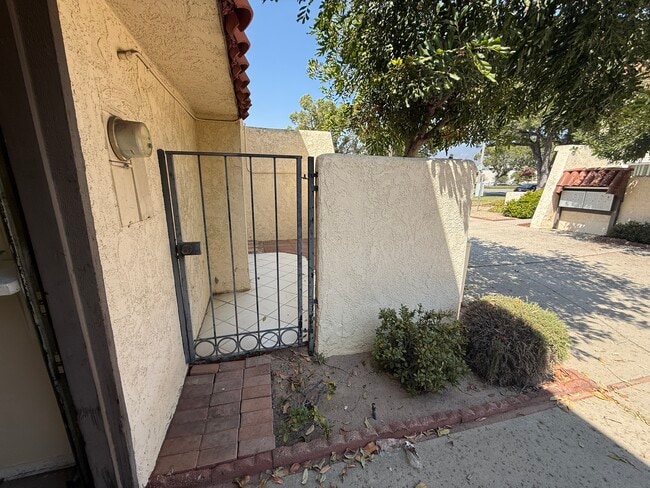 Charming gated front courtyard for added privacy and curb appeal - 1134 W Huntington Dr