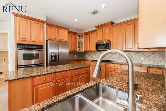 Foto del edificio - AVAILABLE NOW FOR A SELF GUIDED TOUR!