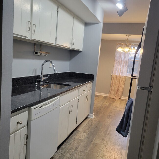 Foto del edificio - 1821 Valley Dr