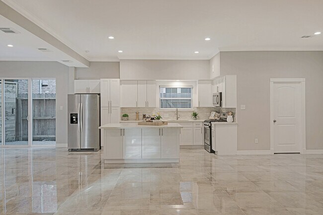 Building Photo - 15070 Kimberley Ct