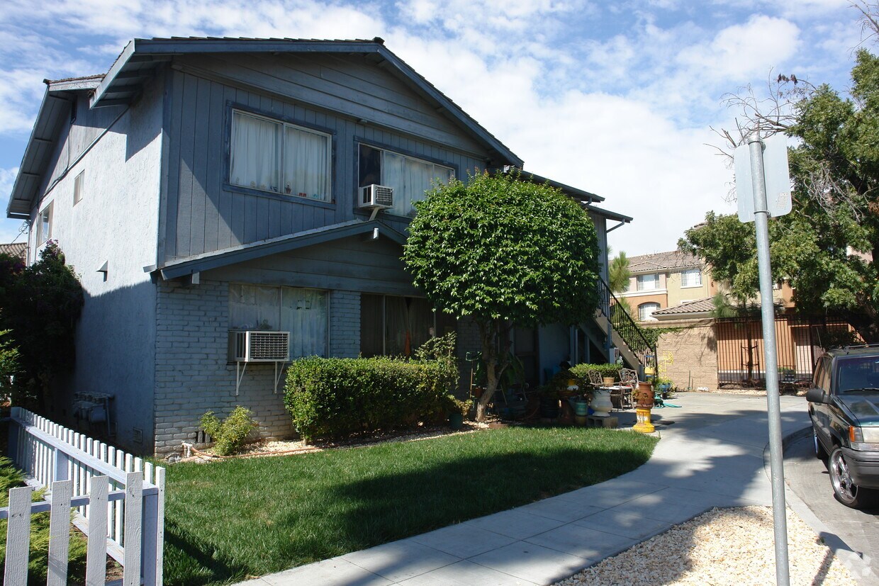 Building Photo - 3011 Pearl Ave