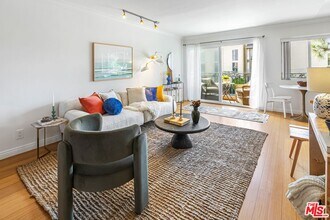 Building Photo - 1154 S Barrington Ave