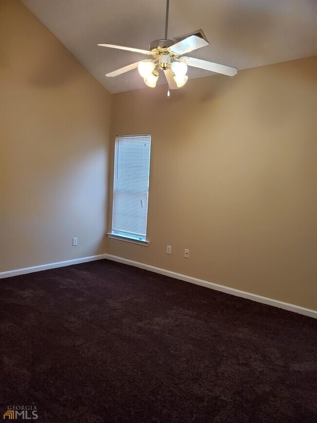 Foto del edificio - 9555 Lakeview Cir