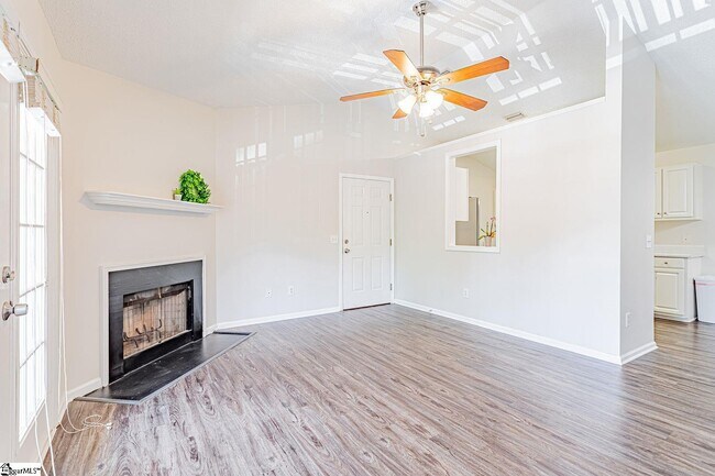 Building Photo - 408 Pelham Square Way