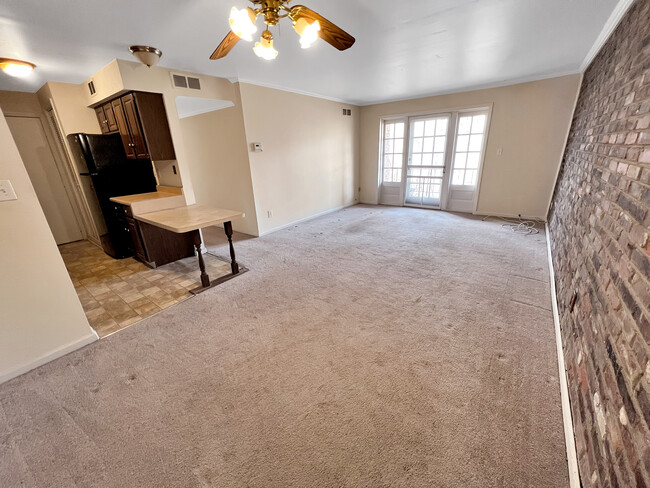 Living room - 980 Chatham Park Dr