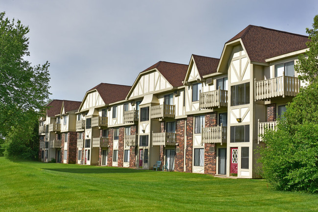 Apartment Building Exterior - Beacon Hill Apartments