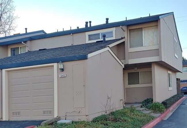 Townhouse - 1345 Merrivale West Sq