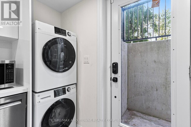 Photo du bâtiment - 523 Pinegrove Rd