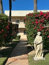 Building Photo - 313 Normandy Ln