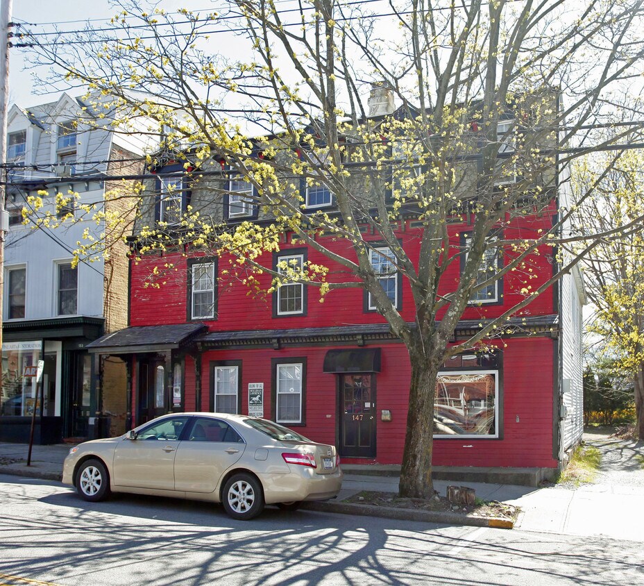 Primary Photo - 147-149 Main St