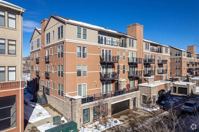 Foto del edificio - Millstone at Clear Creek Square
