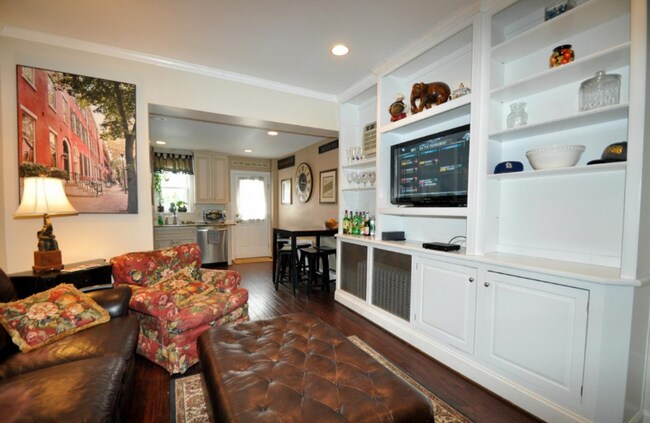 Foto del edificio - Spacious Fully Renovated 4BR Home with 2 Full Baths – Prime Manayunk Location!