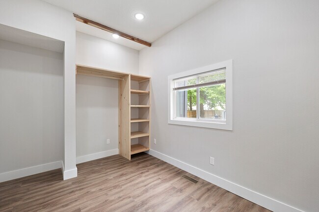 Building Photo - 645 S Grant Ave