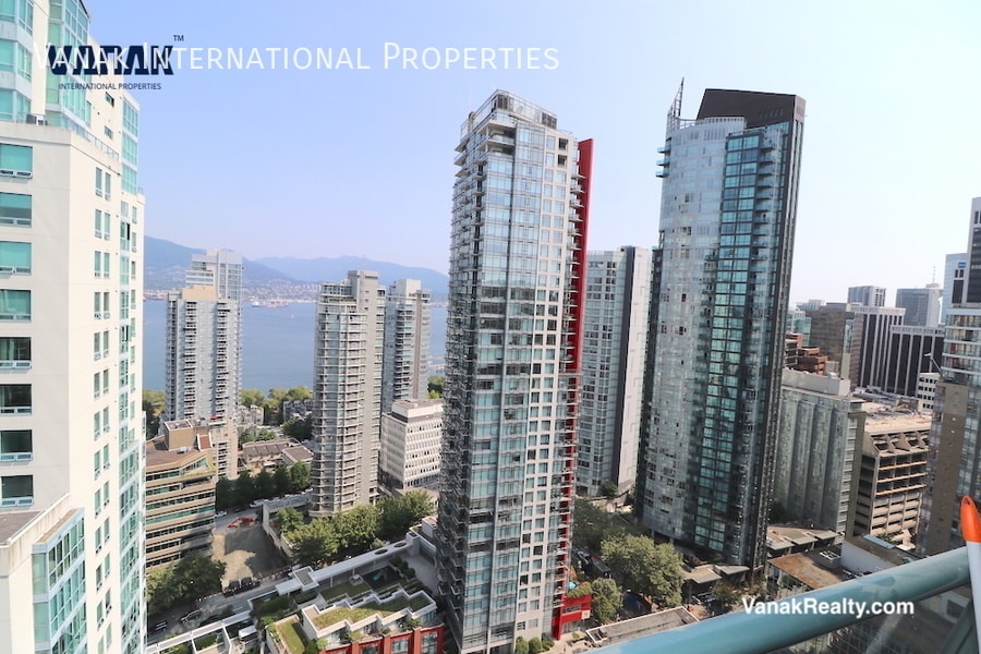 Primary Photo - Bright 2-Bedroom Apartment with Breathtaki...