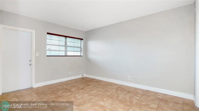 Building Photo - 1 br, 1 bath House - 1855 Plunkett St Apt 403