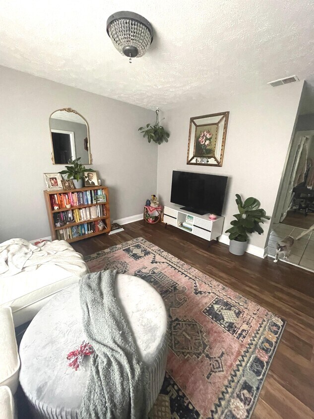 Foto principal - 104 Mill St