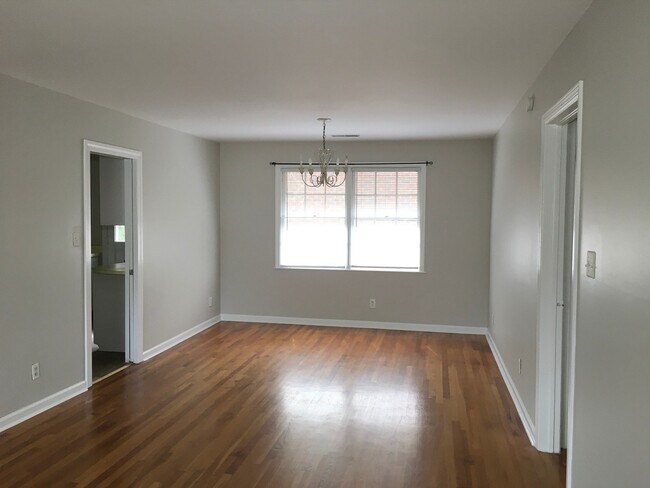 Foto del edificio - 2 Bedroom 1 Bath Apartment in Radcliffeborough - Downtown Charleston