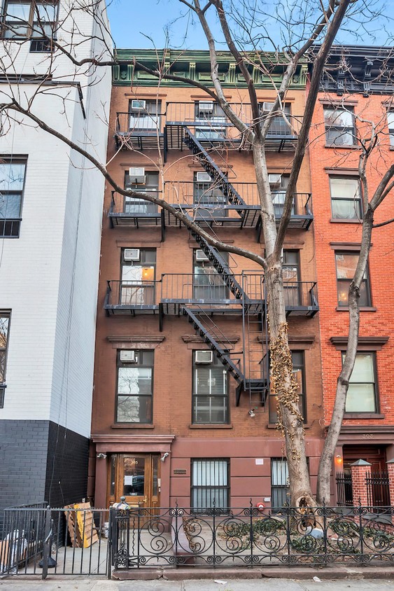 Primary Photo - 305 West 29th Street