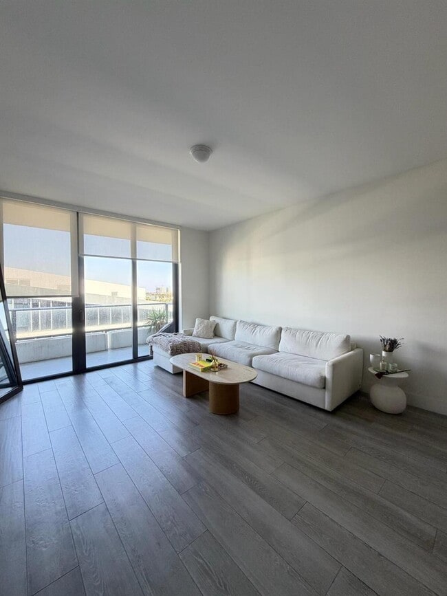 Building Photo - 2960 NE 207th St