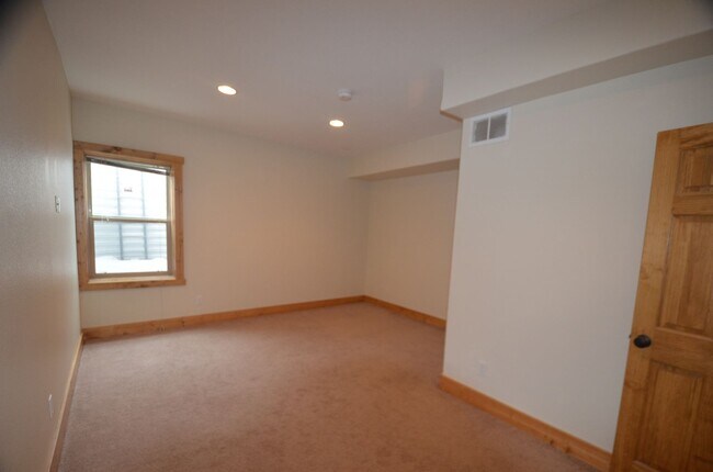 Foto del edificio - 600 Edgewood Rd