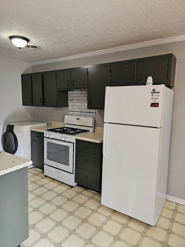 Foto principal - 165 Midway Dr