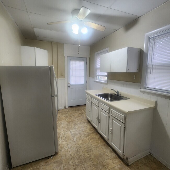 Building Photo - 101 Crawford Ave