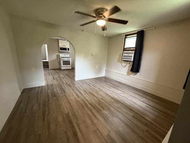 Building Photo - 2865 NE Norwood Ln