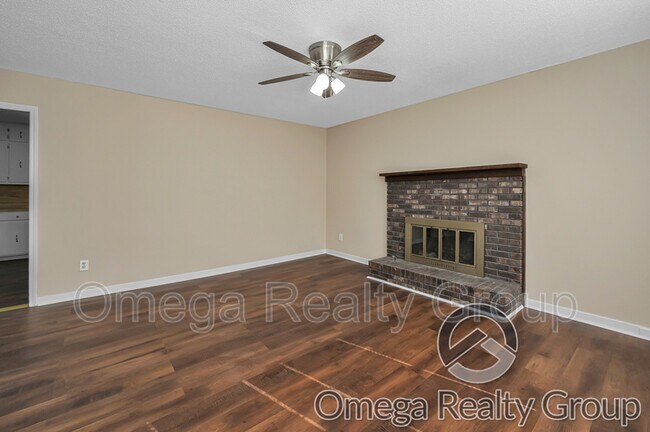 Foto del edificio - 3126 Sleepy Hollow Dr