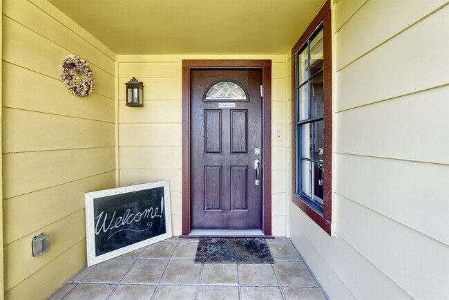 Building Photo - 9826 Briar Ridge Dr