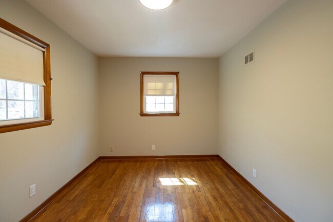 Foto del edificio - Charming Ranch Home with a great yard in Desirable Southwest Columbia