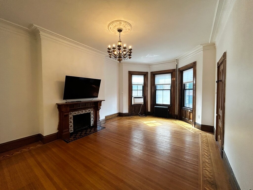 Primary Photo - 144 Commonwealth Ave